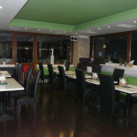 昂拉斯酒店 兹林 外观 照片